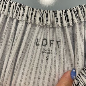 Stripped loft off the shoulder top